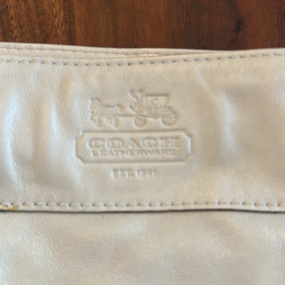 Coach Vintage Cream Leather Hobo Shoulder Bag Brass Hardware - Picture 2 of 4